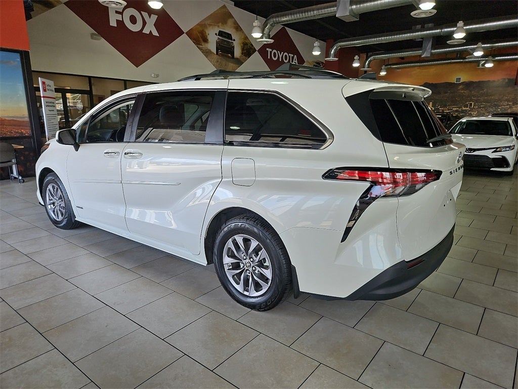 2021 Toyota SIENNA XLE XLE 8 Passenger